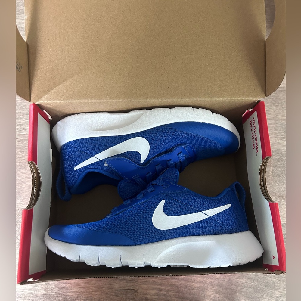 Boys Nike Tennis Shoes
